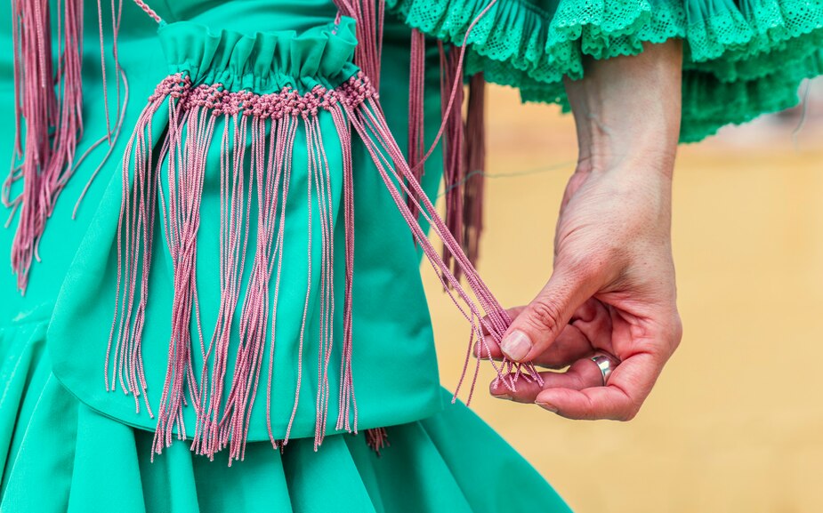 imagen2 1 1 Detalle de un manton de alta calidad con disenio flamenco tradicional